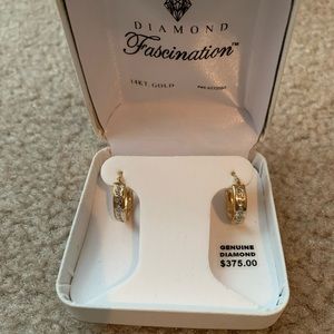 Women’s earrings